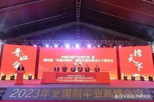 火力全开！东契奇15中8砍半场最高23分 三分7中3